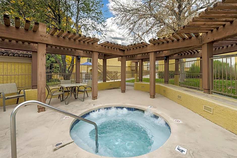 Best Western Airport Albuquerque Innsuites Hotel & Suites