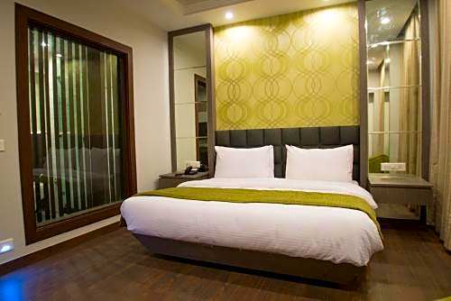 Hotel Narulas Aurrum