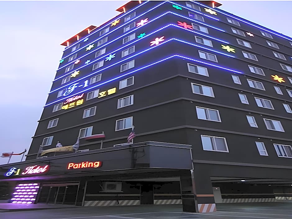 F1 Hotel
