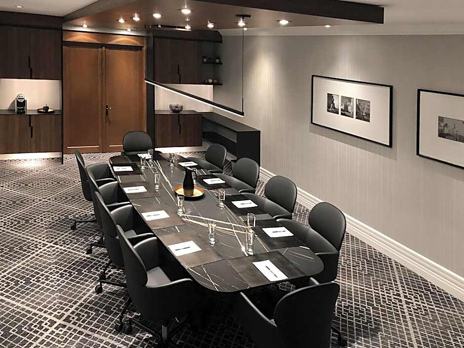 Manoir Victoria Hotel