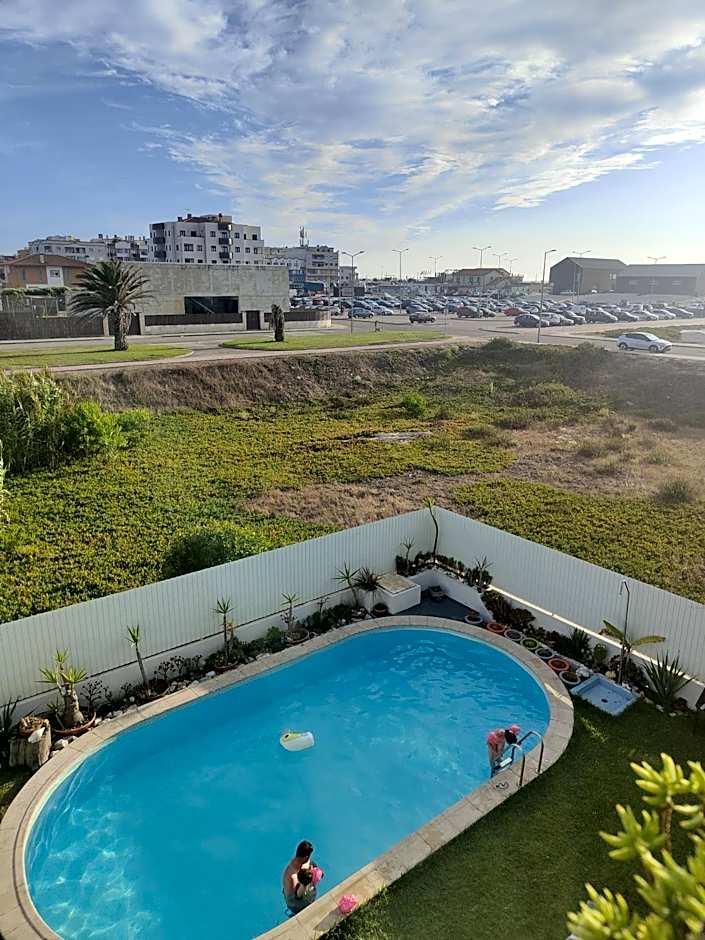 Vagueira Guest House & Beach Hostel