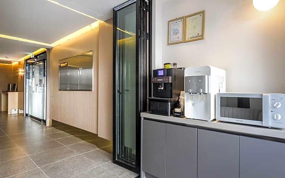 Tongyeong Hangnam Brown Dot