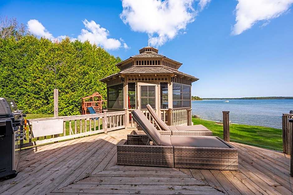 Grotto Escape Unwind at Cameron Lakehouse