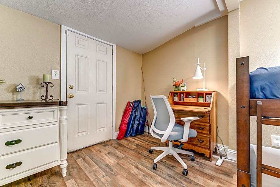 Cozy Coos Bay Retreat with On-Site Creek and Fishing!