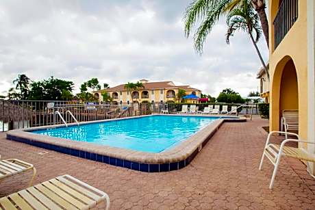 OYO Waterfront Hotel- Cape Coral Fort Myers, FL