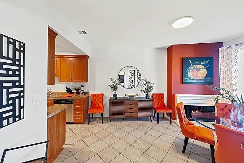 Beverly Hills 2 bed 2 bath Penthouse with Den and Parking 414