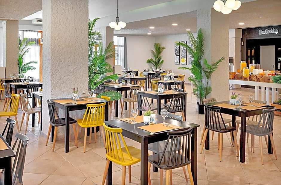 The Grove Seaside Hotel