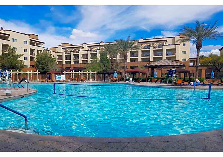 Exclusive 2BR Condo Retreat, Featuring a Lazy River - Special Offer Now!
