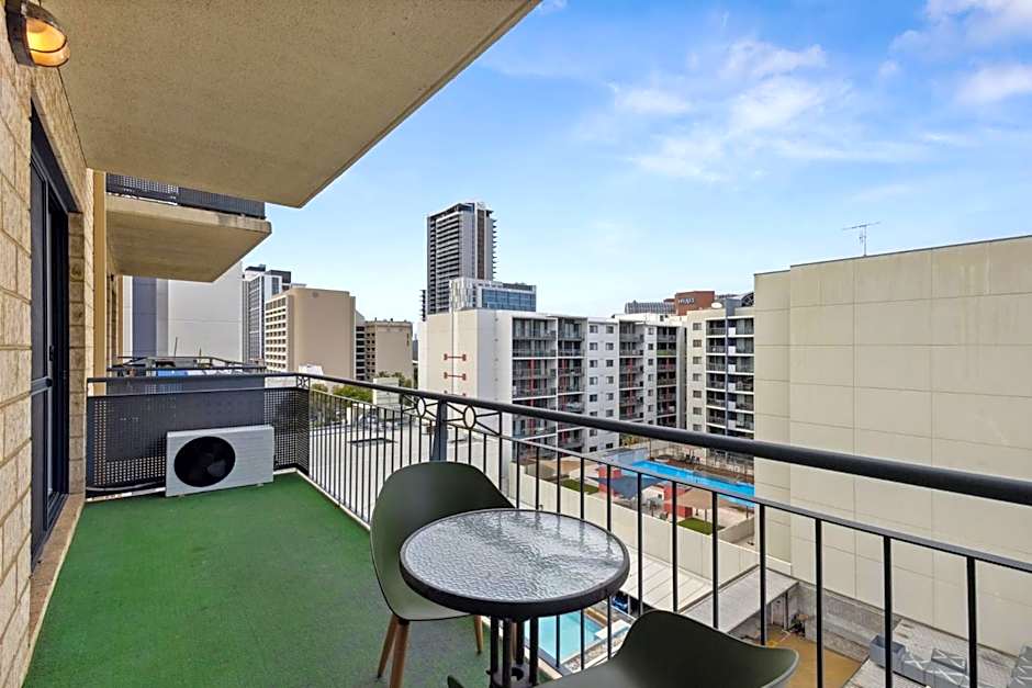 Cozy City Apartment with Stunning Views and Ameni