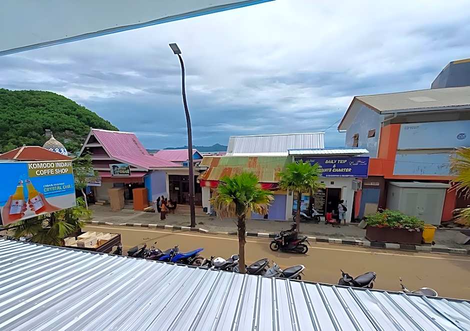Komodo Indah Hotel