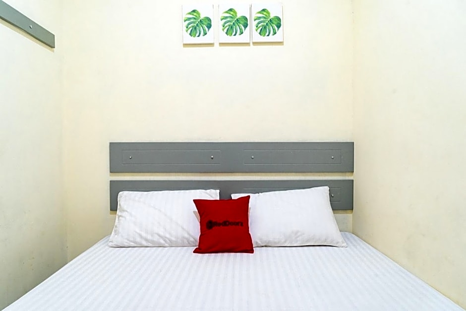 RedDoorz near CBD Ciledug