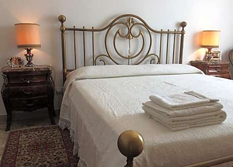 Queen Room with Shared Bathroom