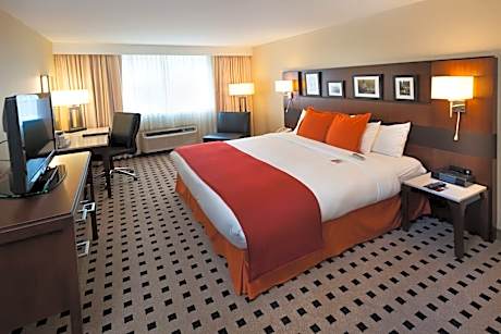 1 King Bed, Non-Smoking