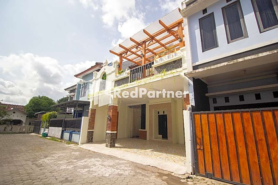 Balmoral House Redpartner Near Ambarukmo Plaza Mall Yogyakarta – Yogyakarta, MN