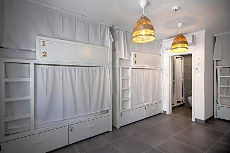 Bed in 6-Bed Mixed Dormitory Room