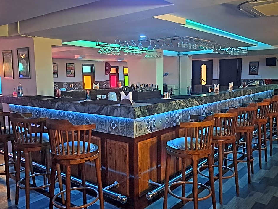 Hotel Saratharajans