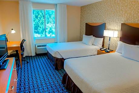 Double Room with Two Double Beds and Bathtub - Mobility Access/Hearing Accessible
