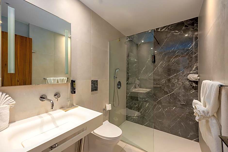 Melpo Antia Hotel & Suites