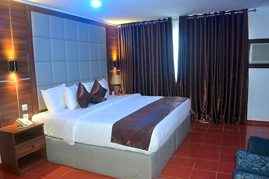 Presken Hotel @ Awolowo Way
