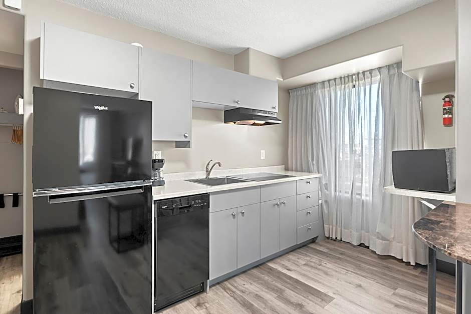 Travelodge by Wyndham Saskatoon