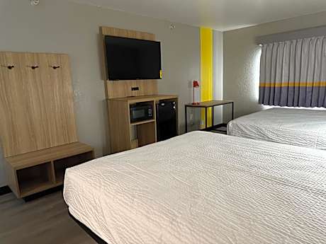 Super 8 by Wyndham Richfield/Cleveland