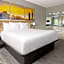 Days Inn & Suites by Wyndham Albany