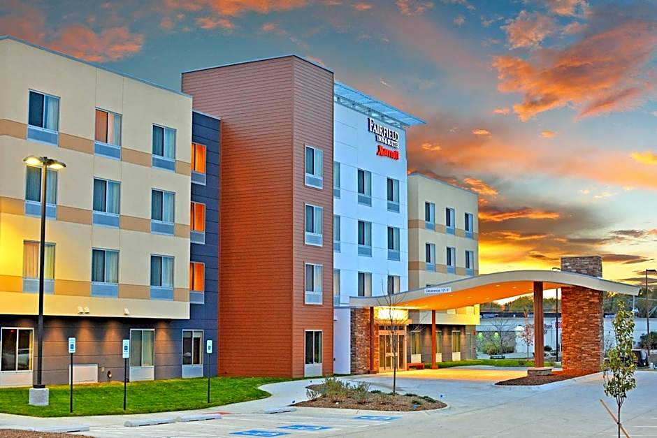 Photo 1 of 24 of Fairfield Inn & Suites by Marriott Omaha Northwest