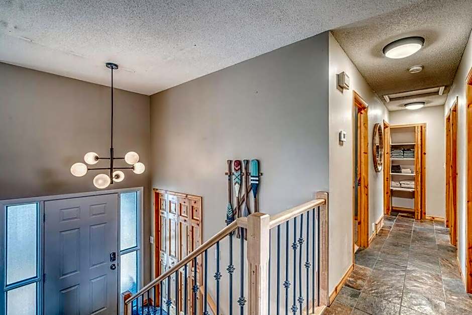 Boho Retreat w/King Bed on Bow River Pathway