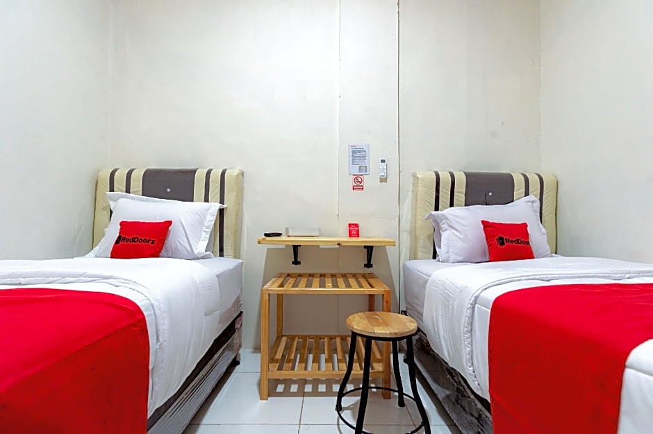 RedDoorz @ Simpang Pemda Medan