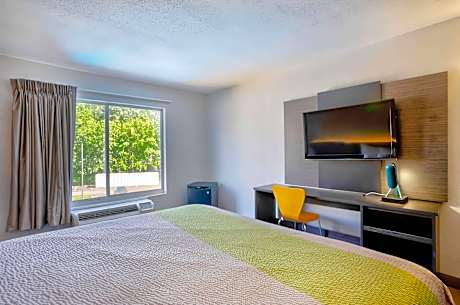 King Room - Disability Access - Non-Smoking