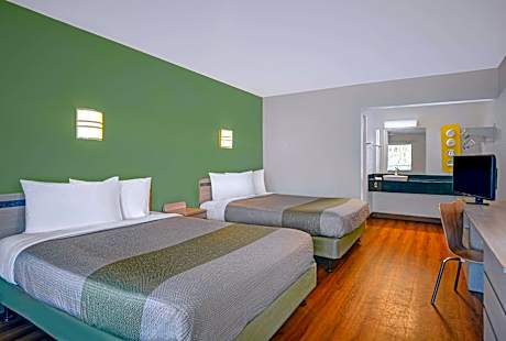 Queen Room with Two Queen Beds - Disability Access