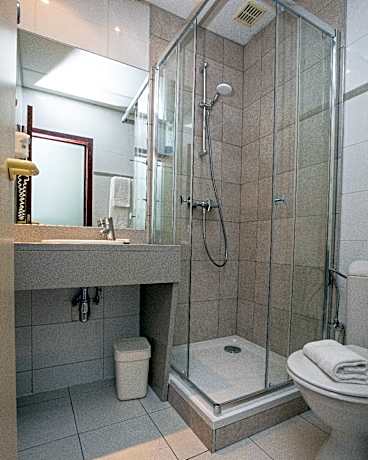 8-Bed Private Room Ensuite