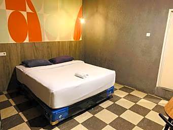 Holiday Hotel