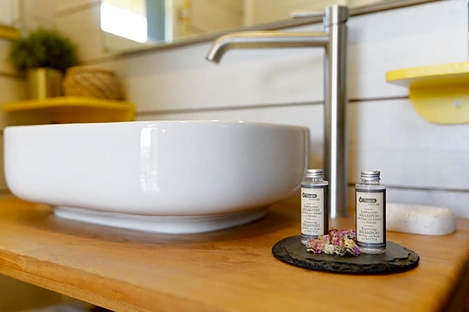 Chalet de charme climatisé, son Jacuzzi - SPA privatif et la piscine de la Maison Bleue du Gers