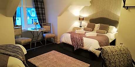 Family Room (3 Adults)