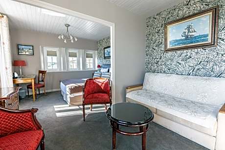 Deluxe Suite with Sea View