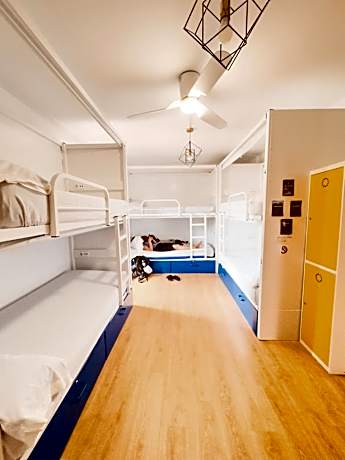 Mixed Dormitory Room