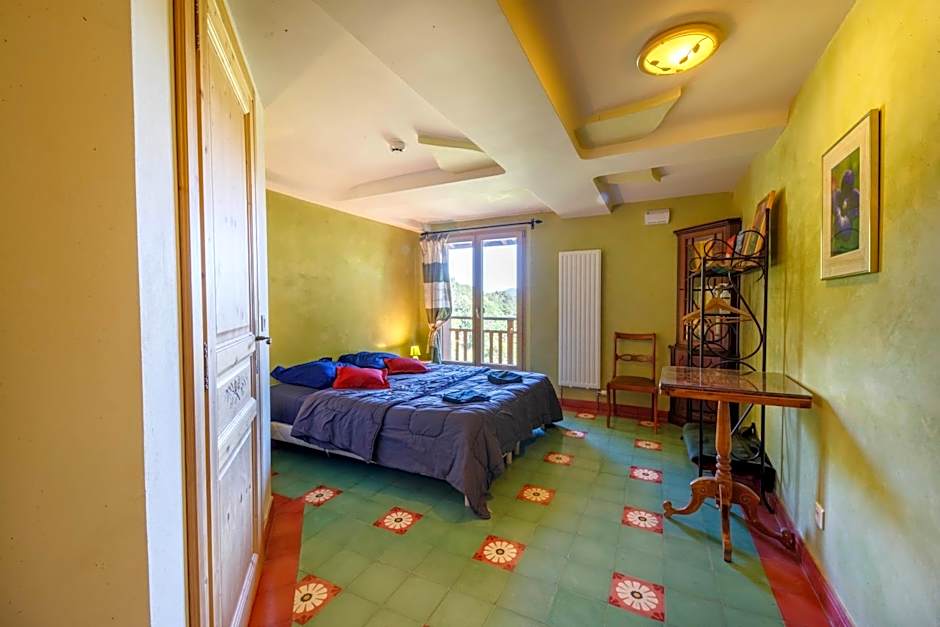 Eco-hôtel et Yourtes du Mercantour