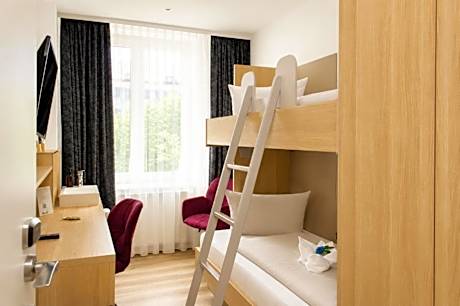 Double Room with Bunk Bed and Shared Bathroom