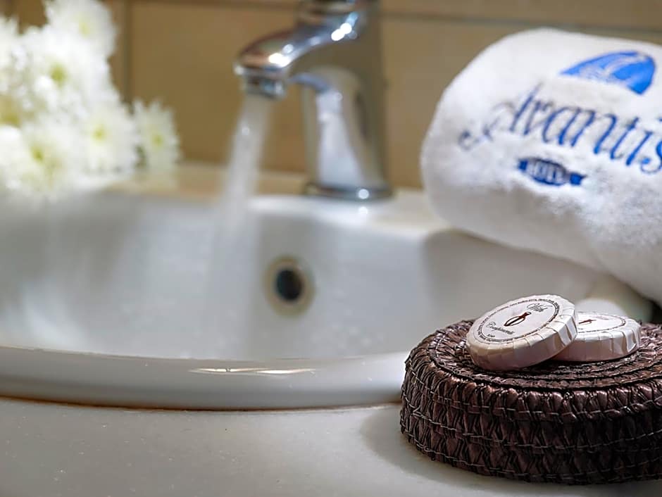 Avantis Suites Hotel