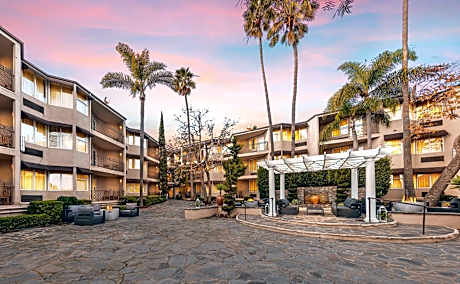 The Belamar Hotel Manhattan Beach, Tapestry Collection by Hilton
