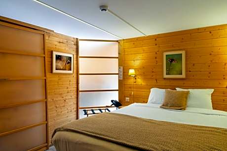 Traditional Lodge Room