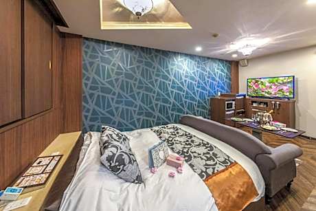 Luxury Queen Room