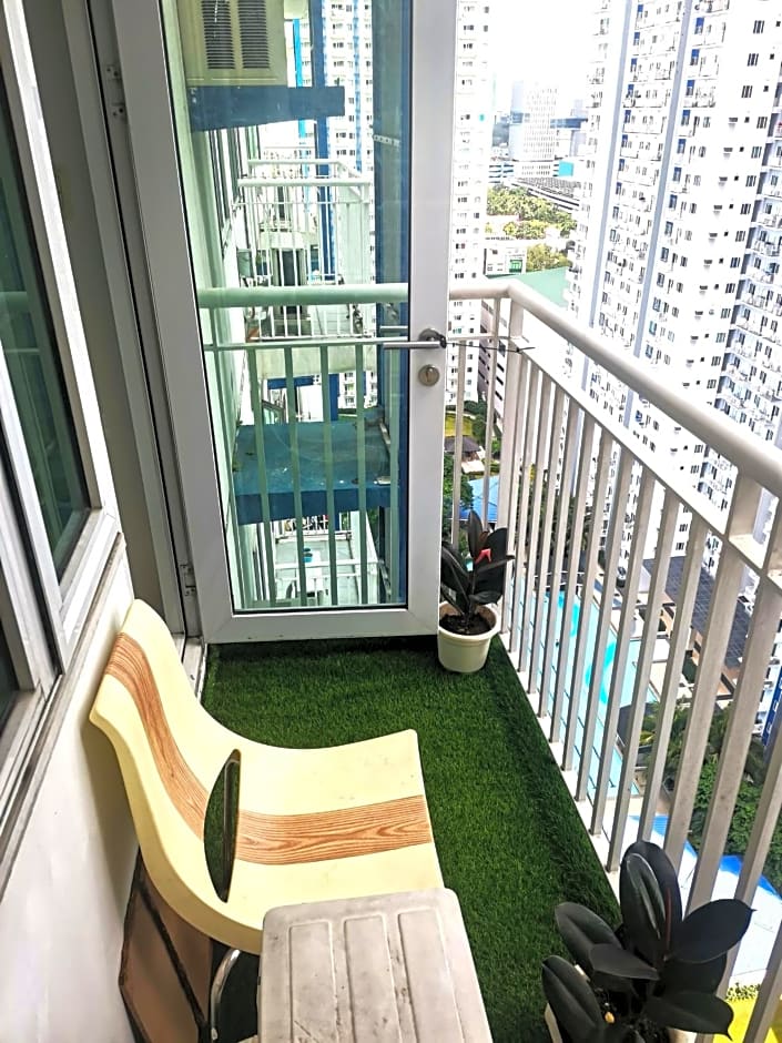 Modern 1BR with balcony and 100mbps wifi