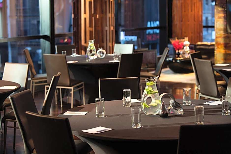 Renaissance by Marriott New York Times Square Hotel