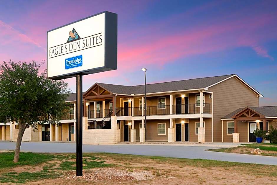 Eagle's Den Suites Carrizo Springs a Travelodge by Wyndham