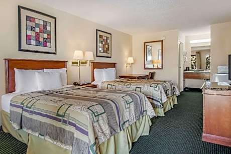 2 Queen Beds Suite Nonsmoking
