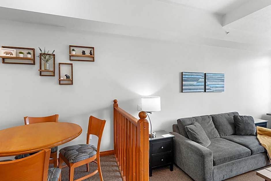 Alpenglow Lodge Family & Work Retreat by MVA