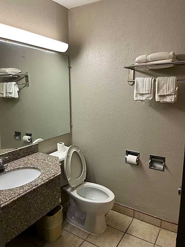 Mid Towne Inn & Suites