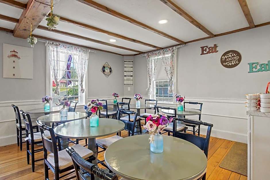 Olde Tavern Motel and Inn - Cape Cod